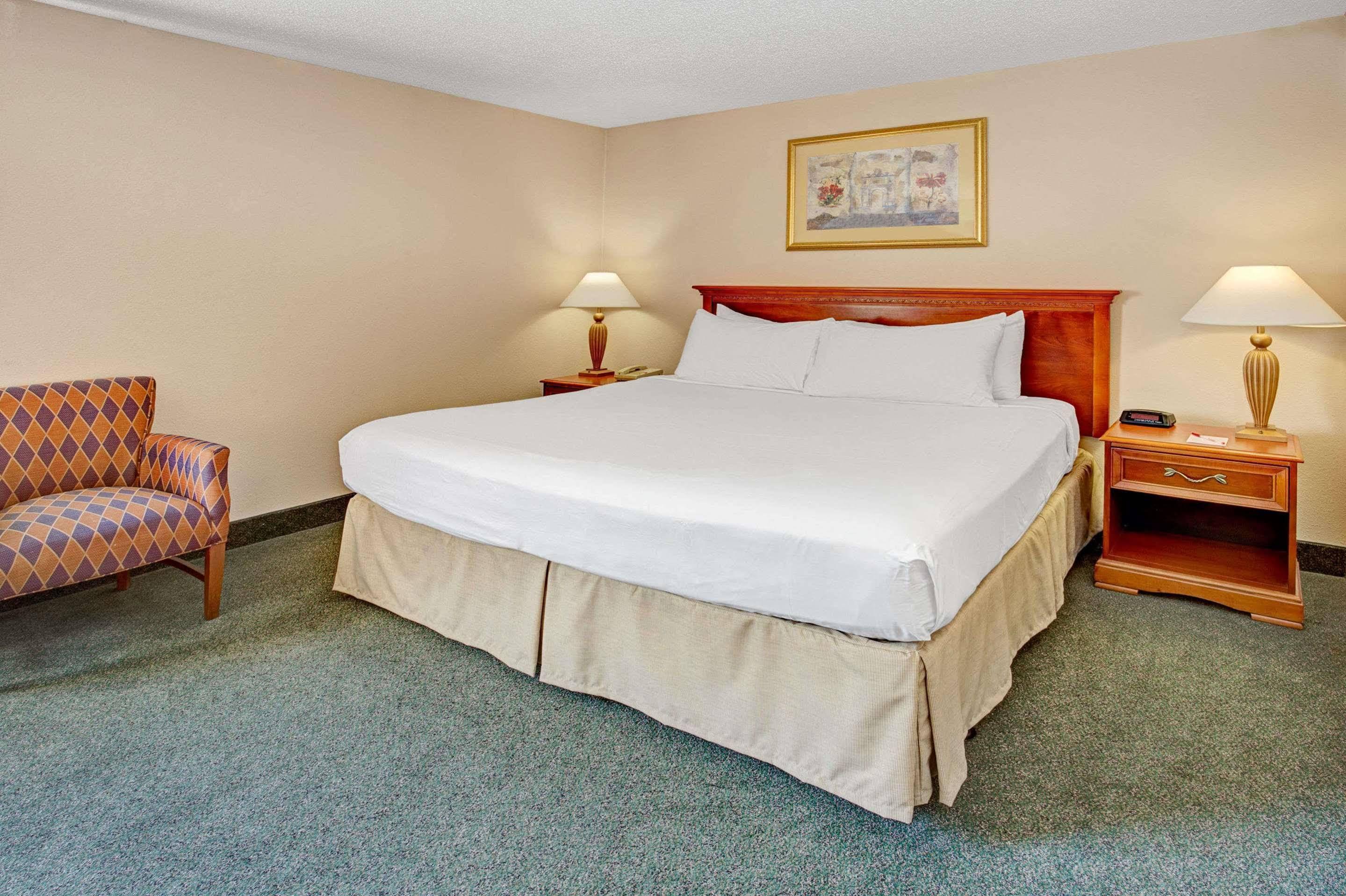 Holiday Inn Indianapolis - Airport Area N By Ihg Kültér fotó