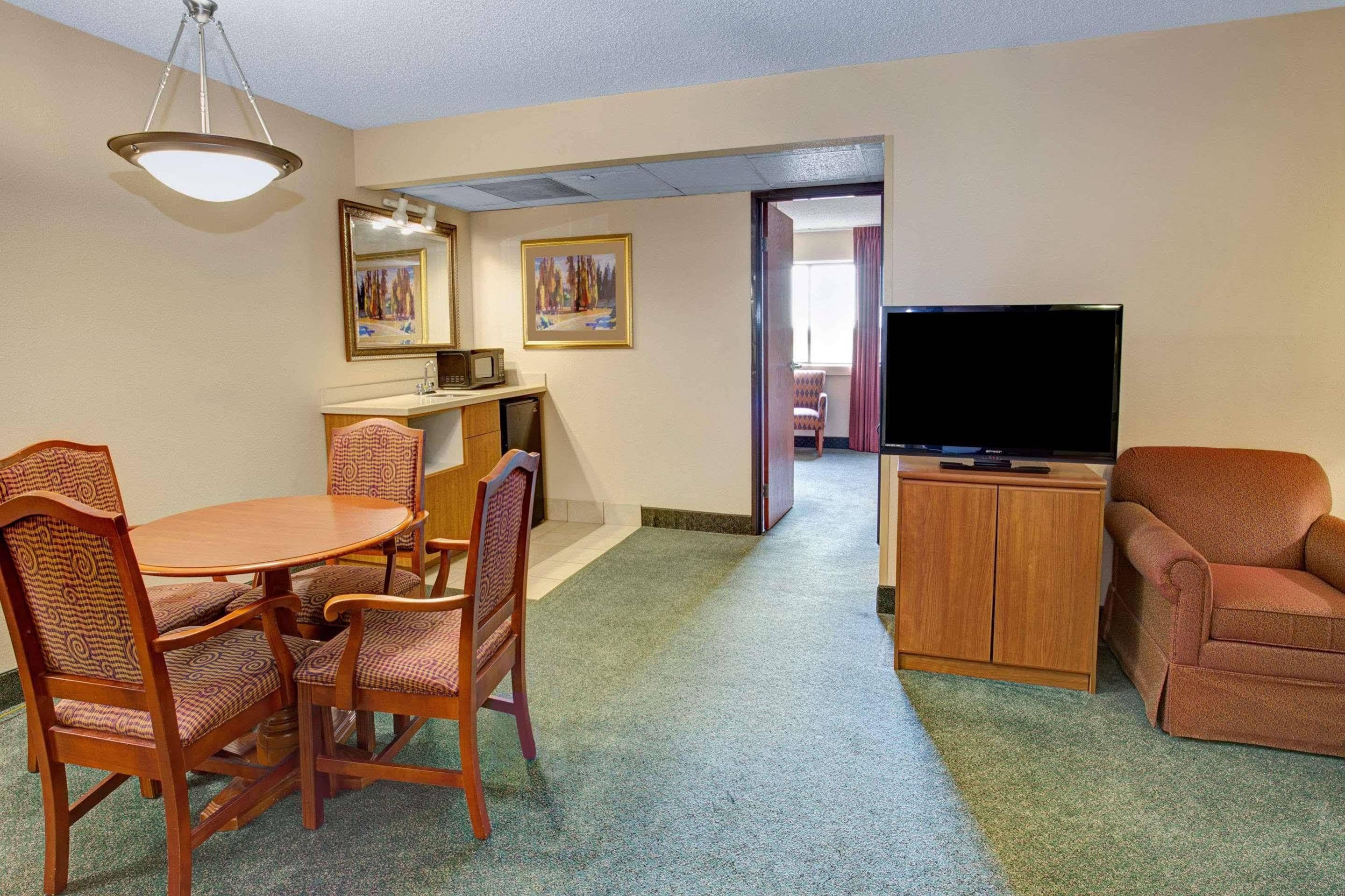 Holiday Inn Indianapolis - Airport Area N By Ihg Kültér fotó